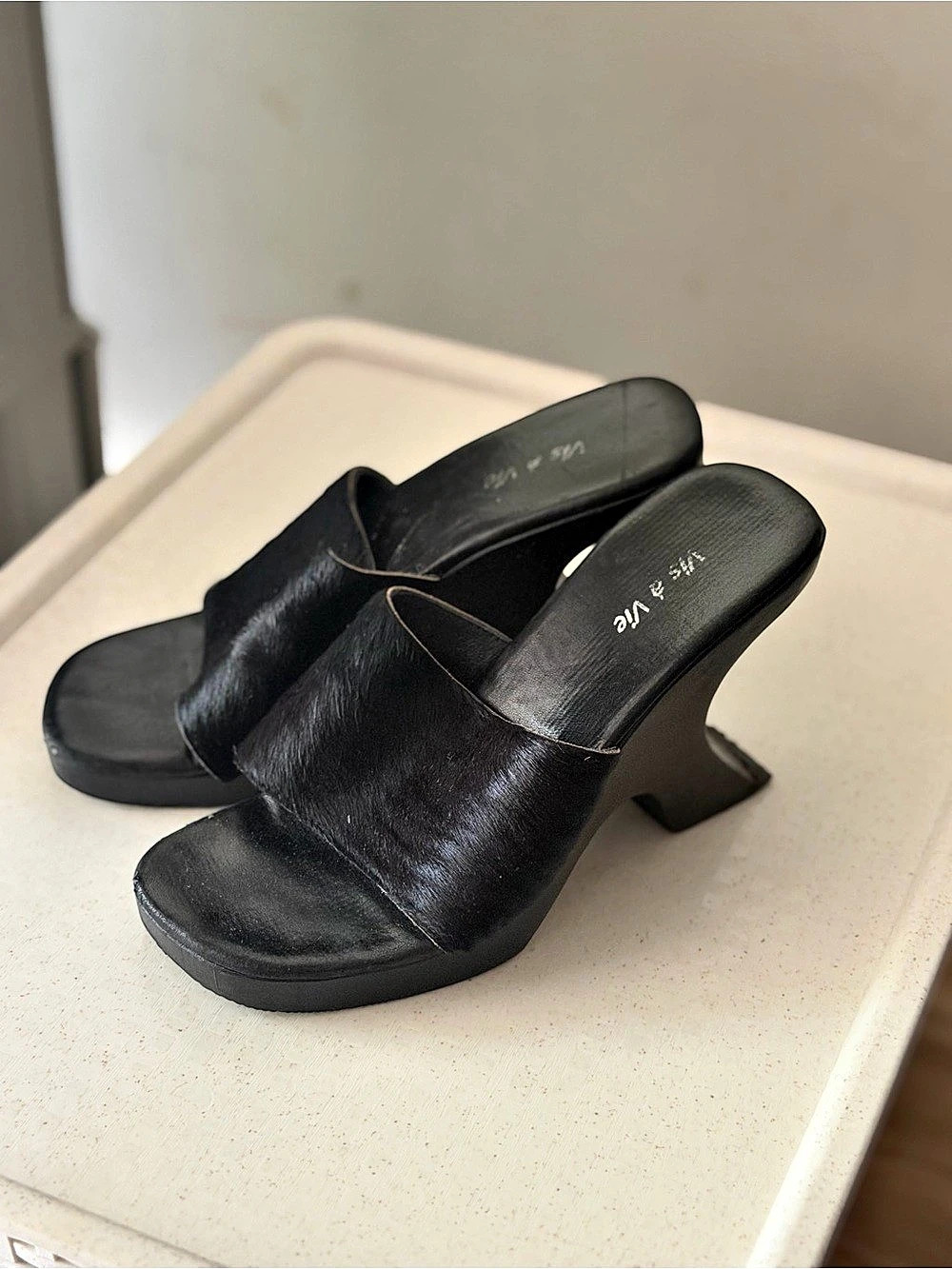 Vis à Vie Black Heeled Mules